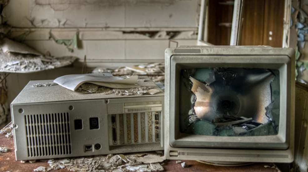 old-broken-computer-istock.jpg