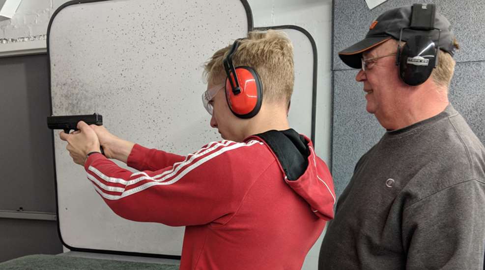 jakob-woerner-shooting-pistol-2.jpg