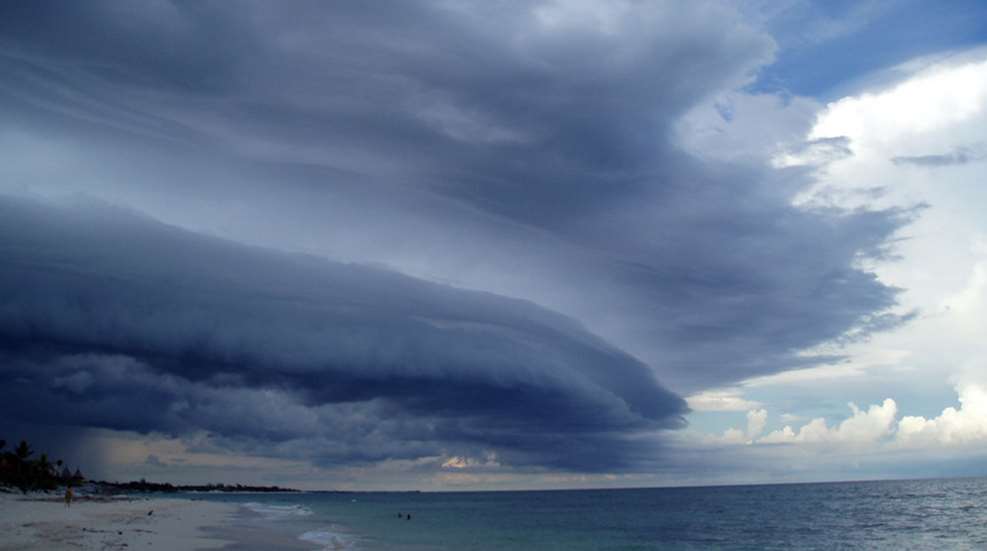 thunderstorm-over-beach.jpg