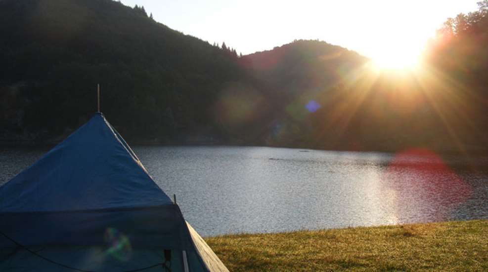 tent_camping_on_mountain_-8419052724.jpg